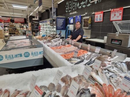 Embauche d'un ouvrier au rayon poissonnerie d'Auchan